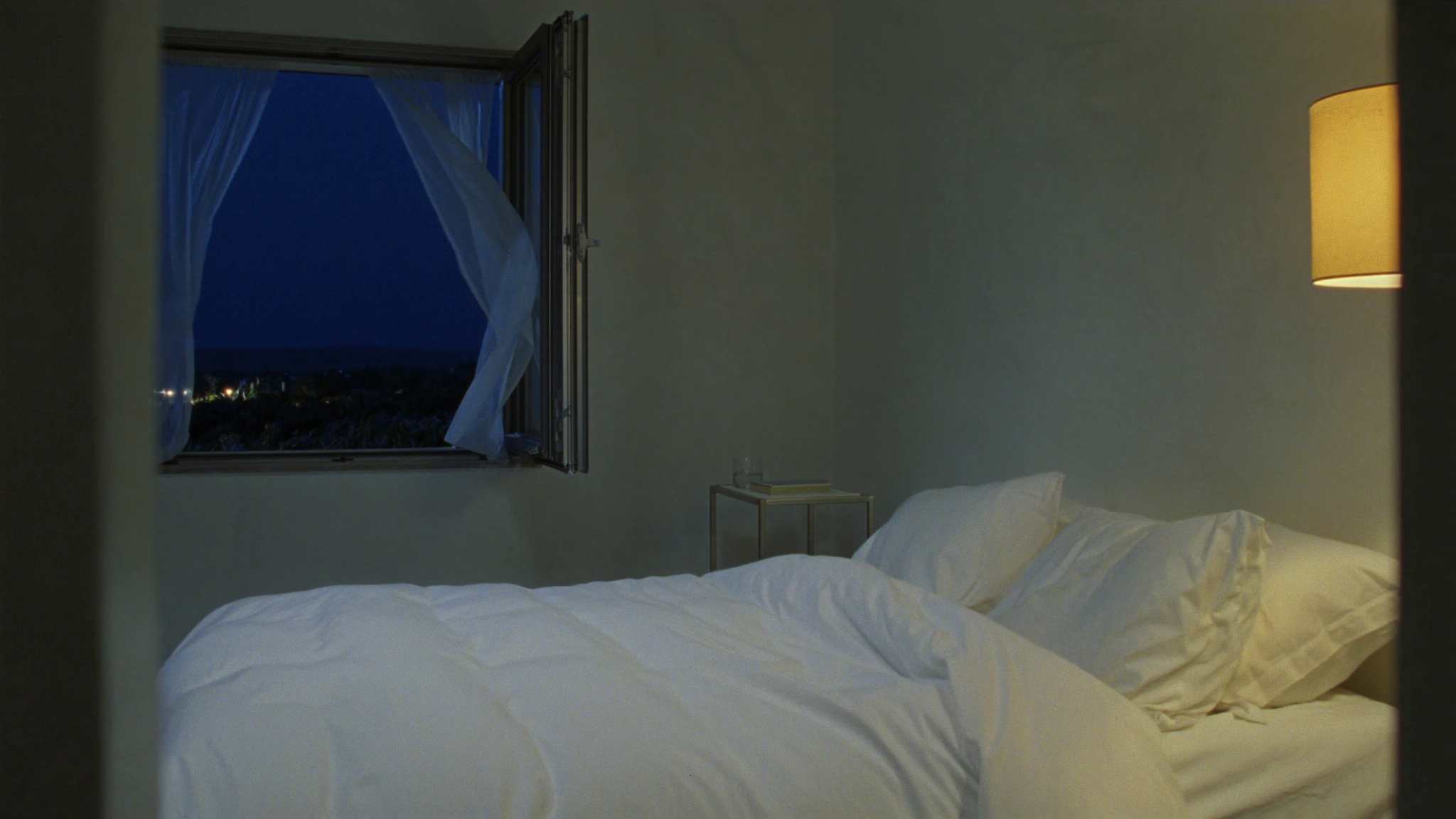 Why Summer Evenings Make It Harder to Fall Asleep, and the 5-Minute Wind-Down That Helps